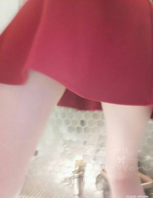 溪边春色